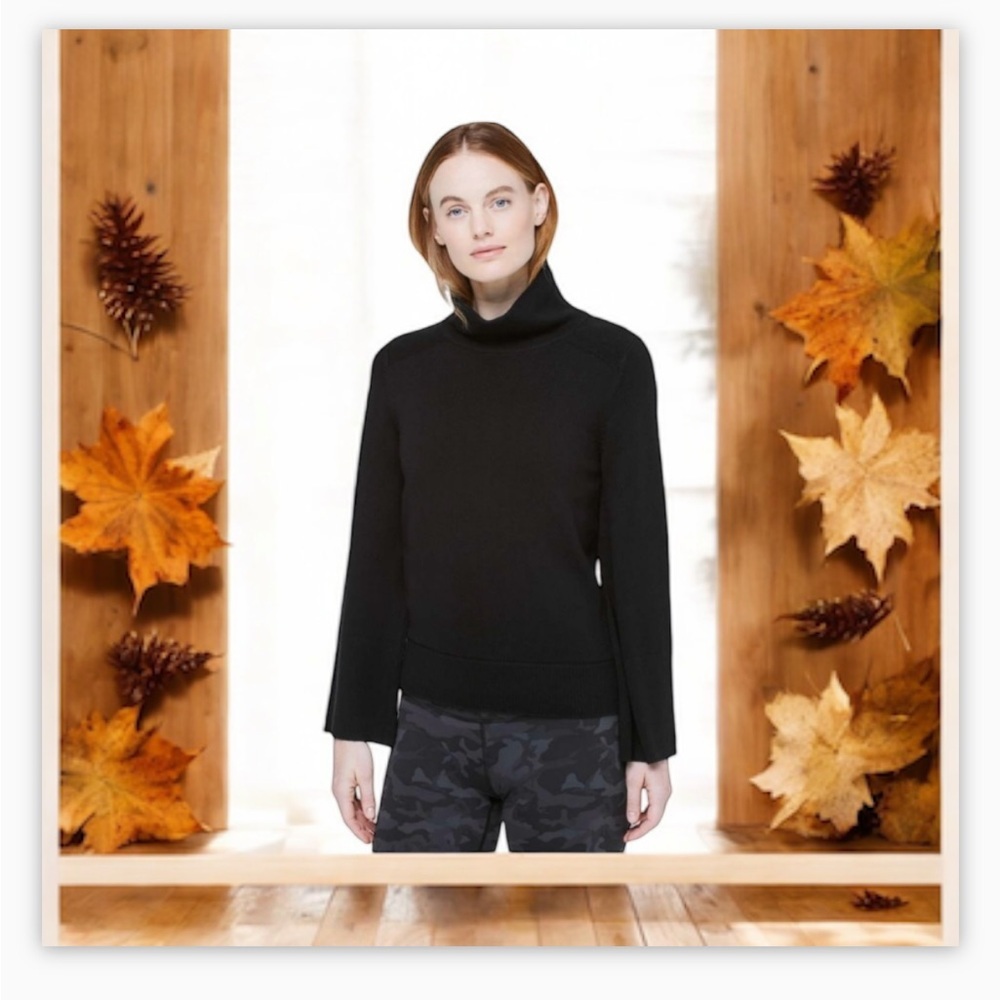 Lululemon City Trek Merino Wool
Turtleneck Sweater Black Sz 6 EUC